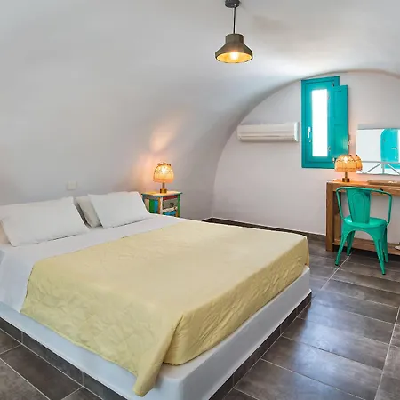 Nissia & 2* Kamari (Santorini)