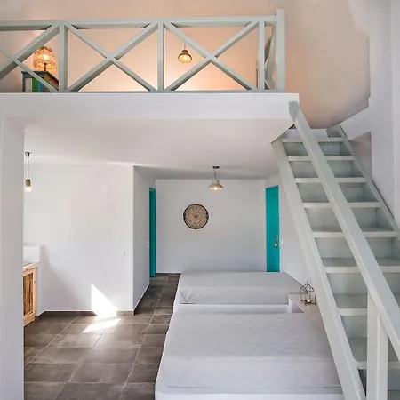 Nissia & 2* Kamari (Santorini)