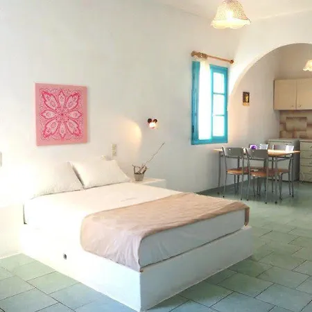 Nissia & Aparthotel Kamari (Santorini)