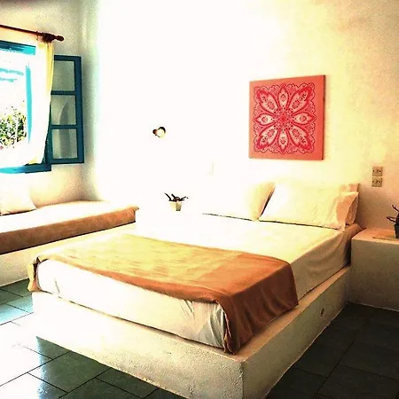 Nissia & 2* Kamari (Santorini)