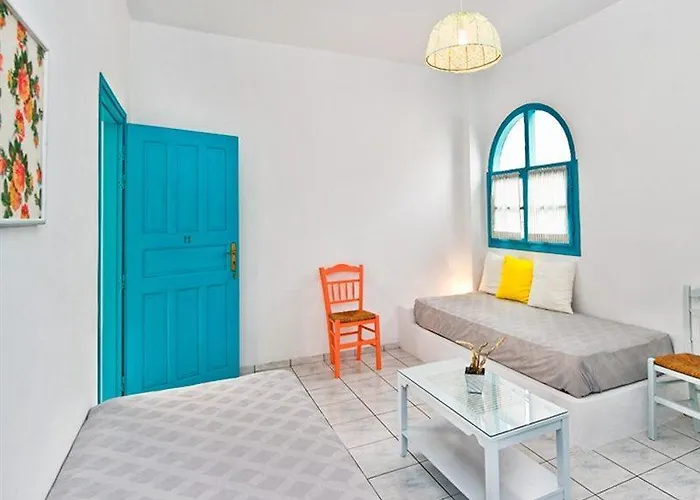 尼西亚海滩套房公寓式酒店 4* Kamári